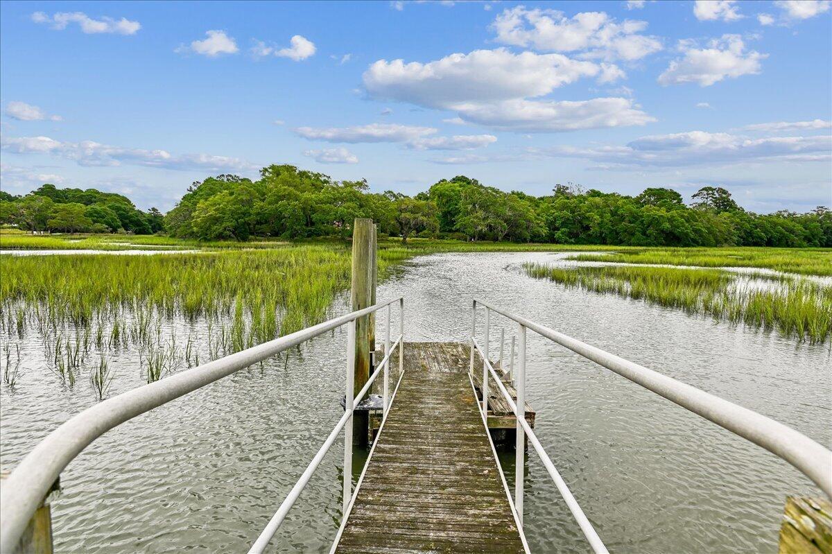 Image 2: 07-Dock