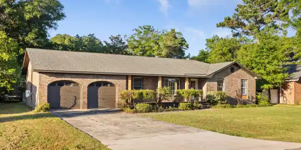 742 Leafwood