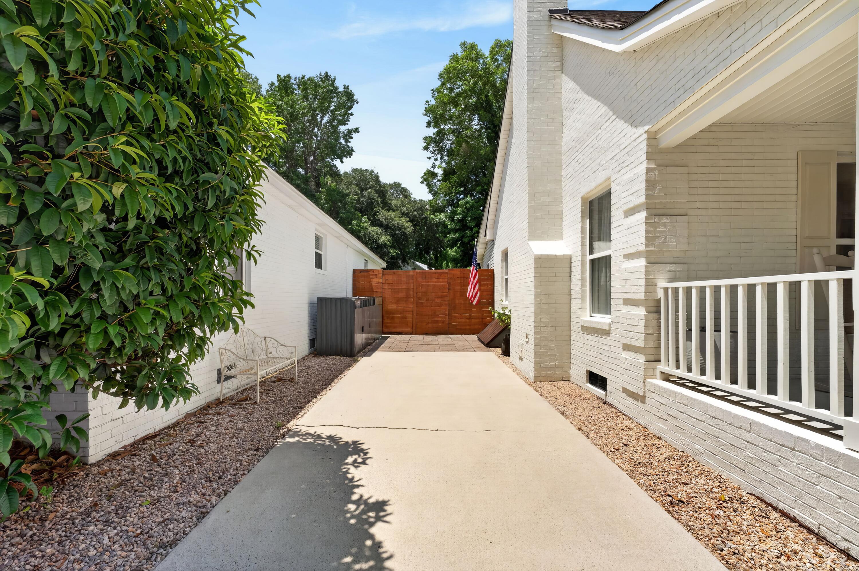 Image 4: Driveway