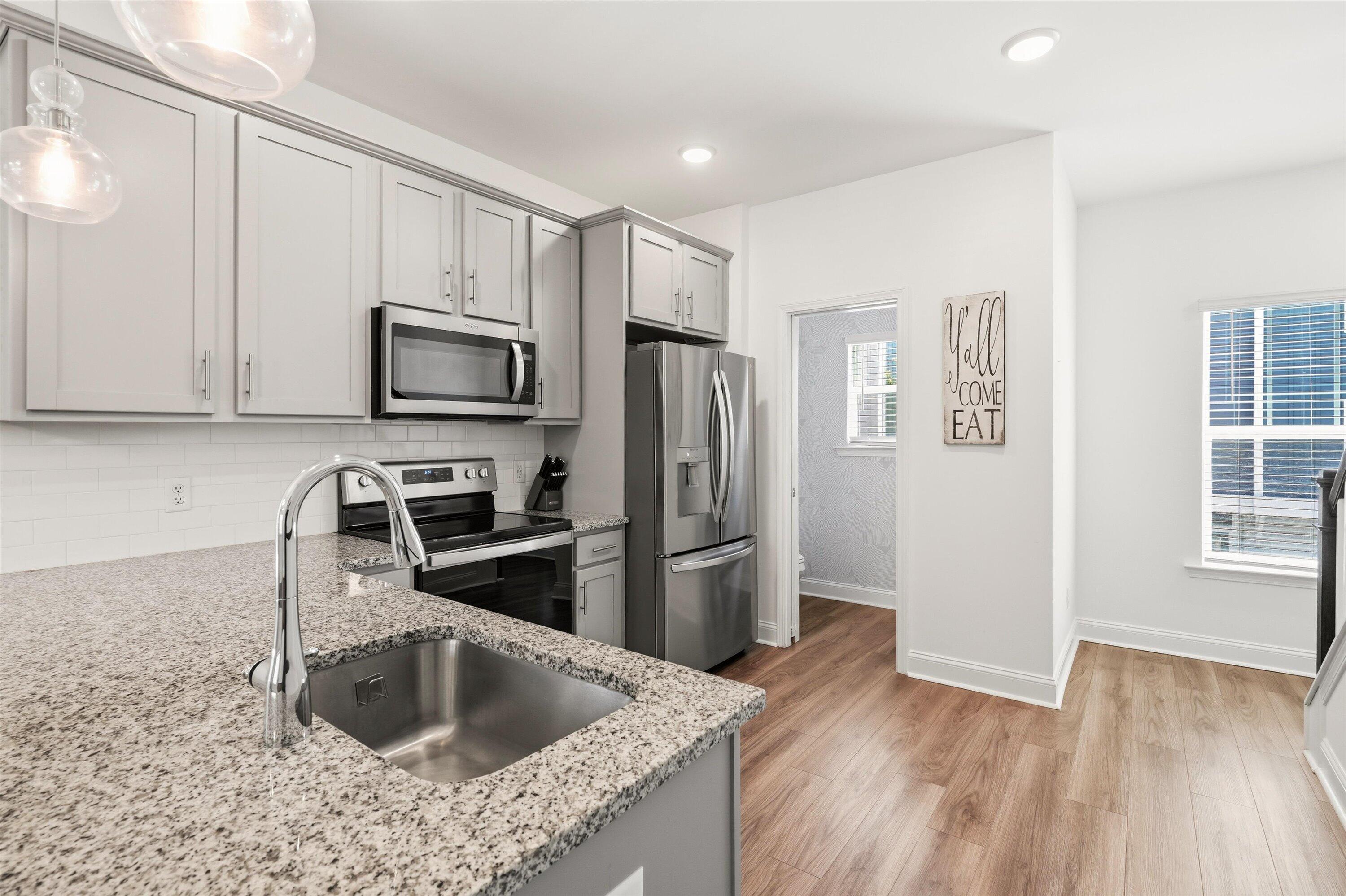 Image 4: Kitchen