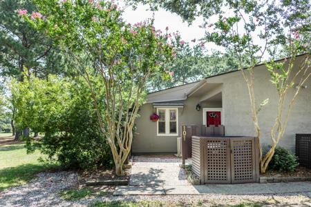 101 Ventura Place