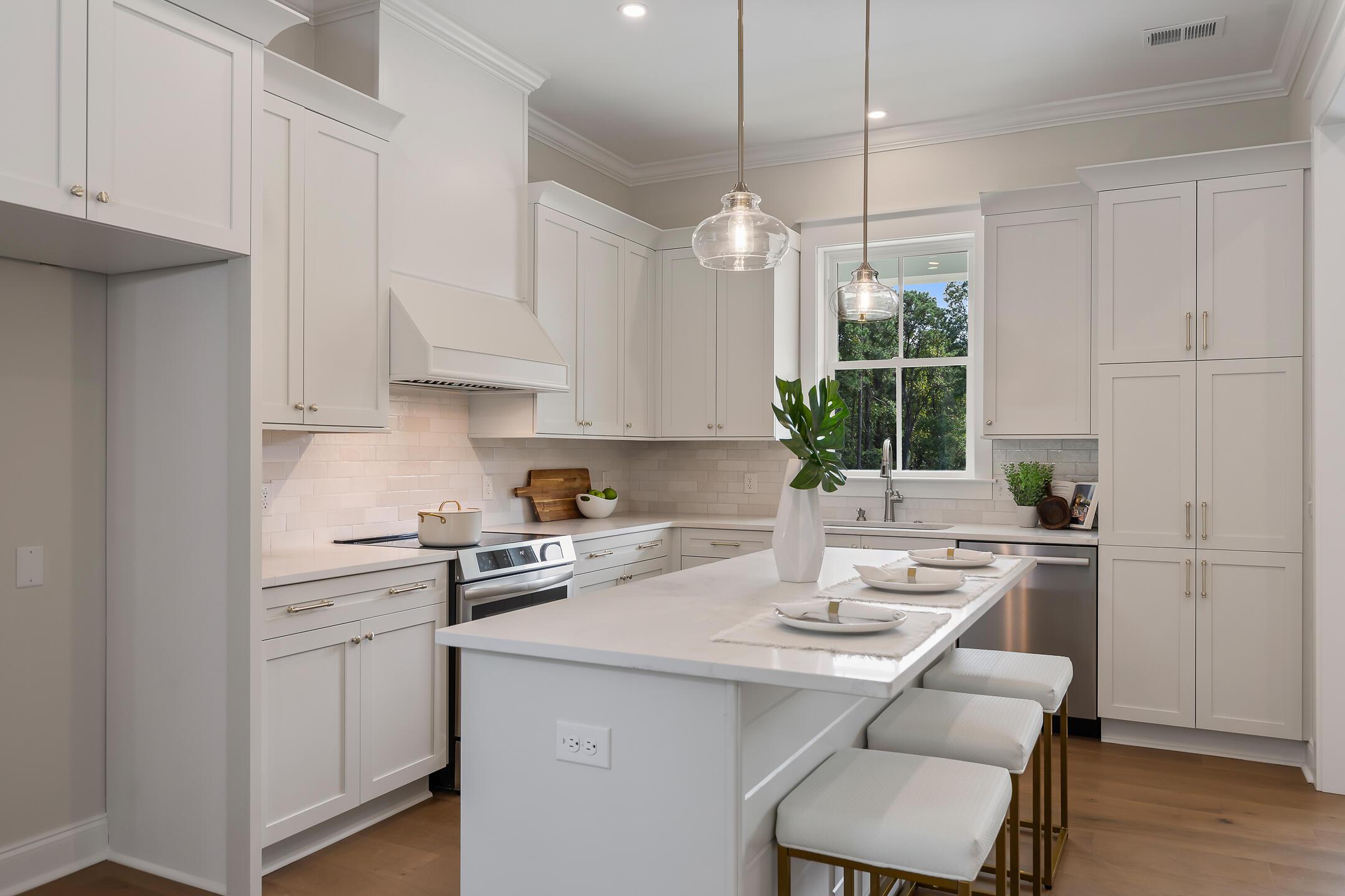 Image 3: Kitchen 4