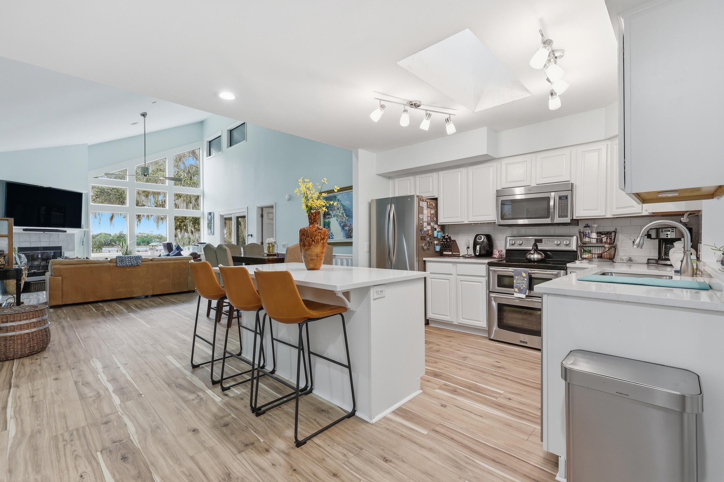 Image 4: Kitchen and Living Room View