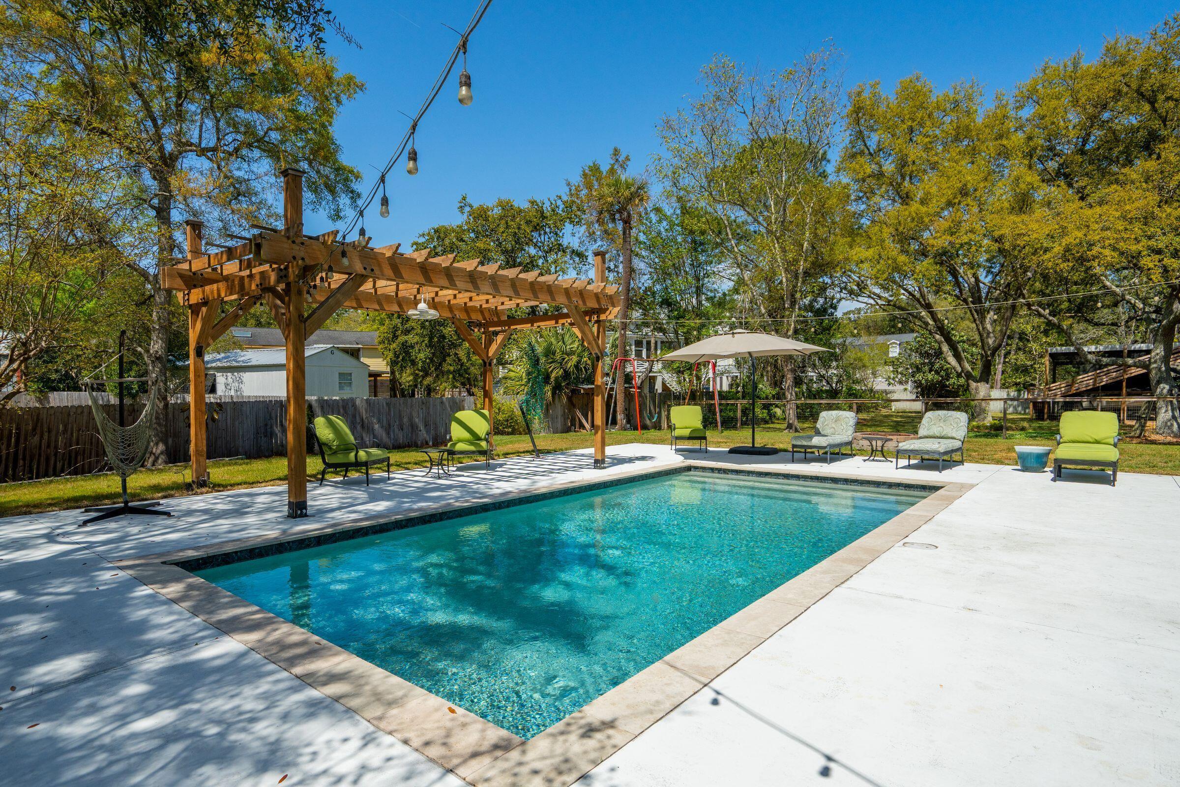 Image 2: 1541PeriwinkleDr-KeenEyeMarketing-071