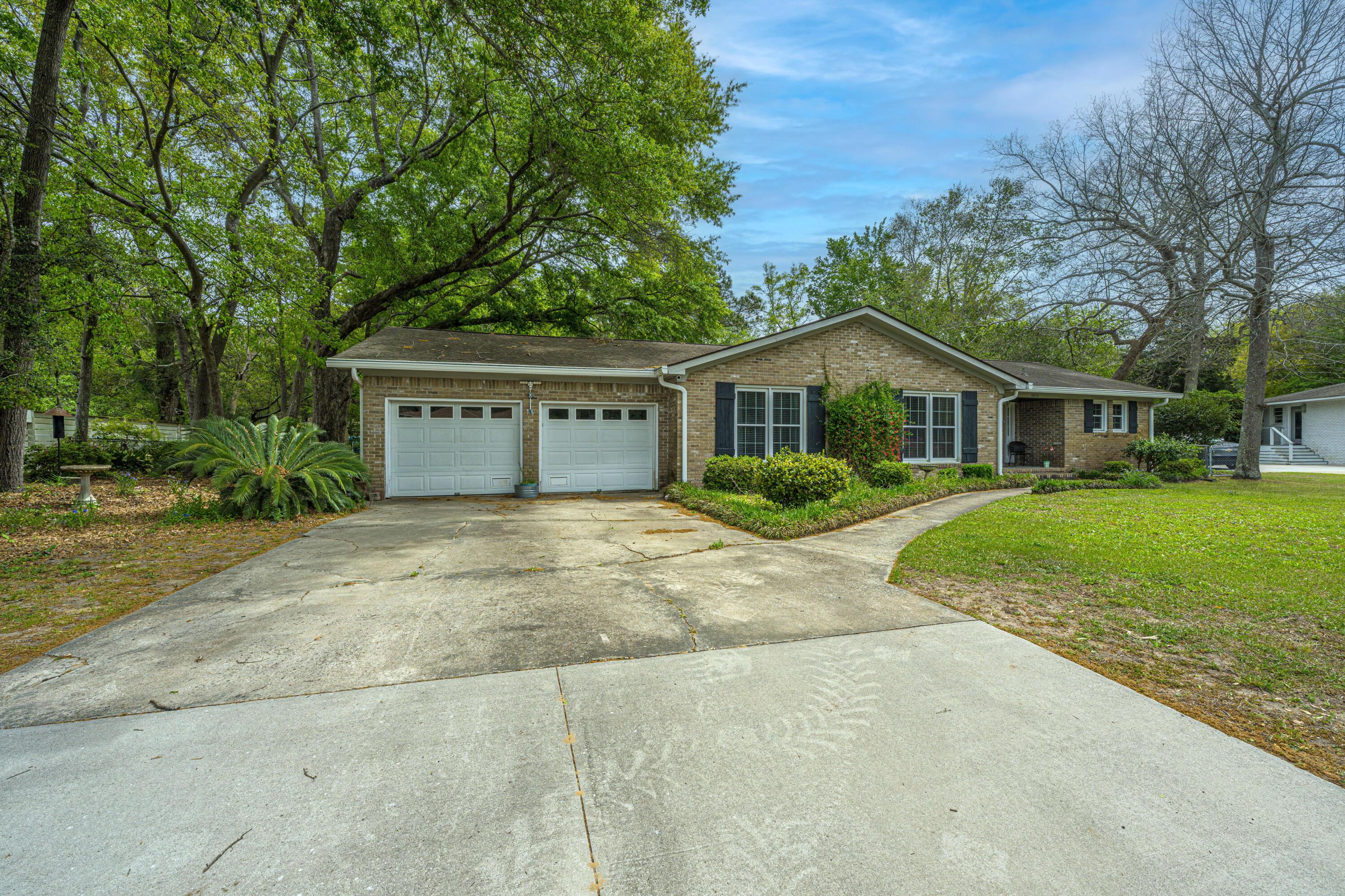 Image 4: Two Car Garage/Large Driveway