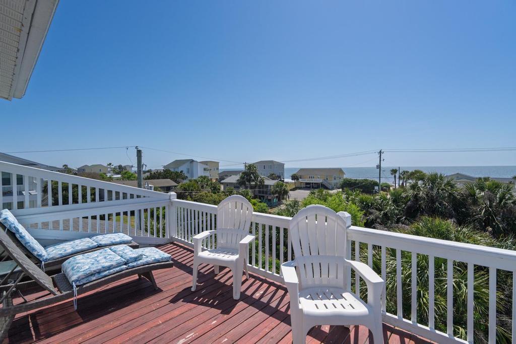 Image 2: 402 Pompano St