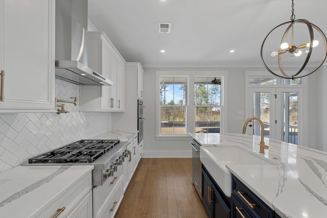 Image 4: Kitchen