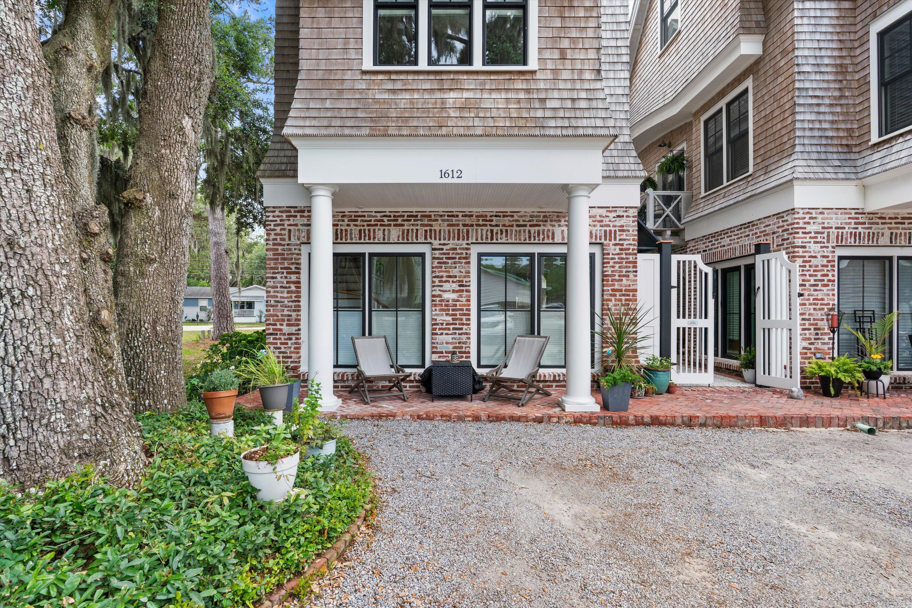 Image 2: 02-1612 Paris Ave W