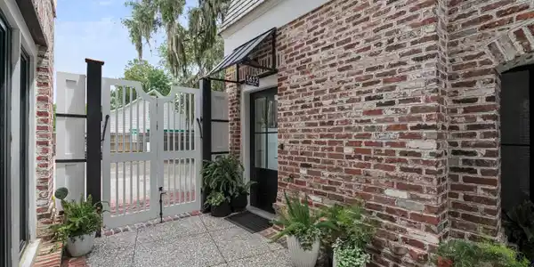 Image 3: 03-1612 Paris Ave W