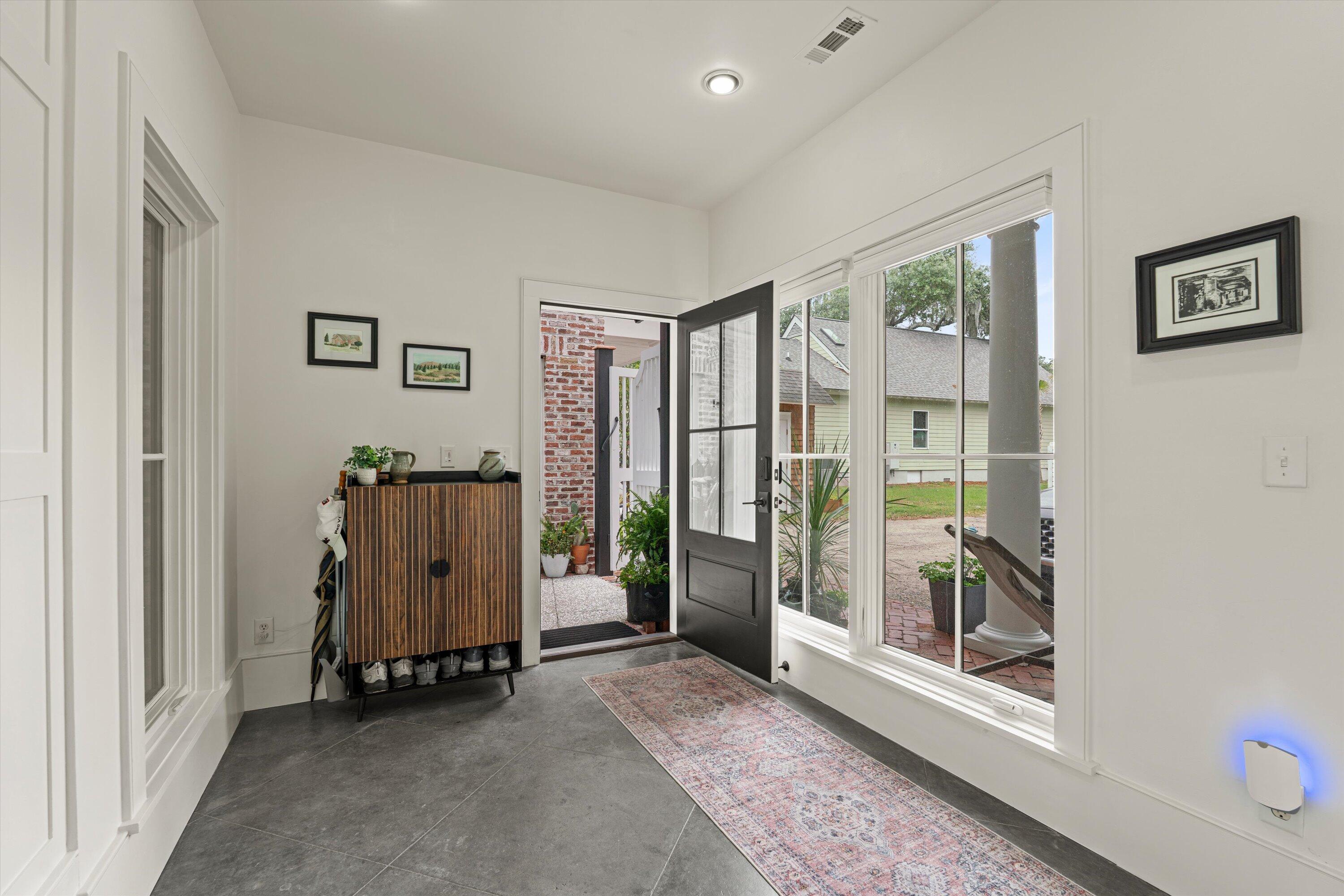 Image 4: 04-1612 Paris Ave W