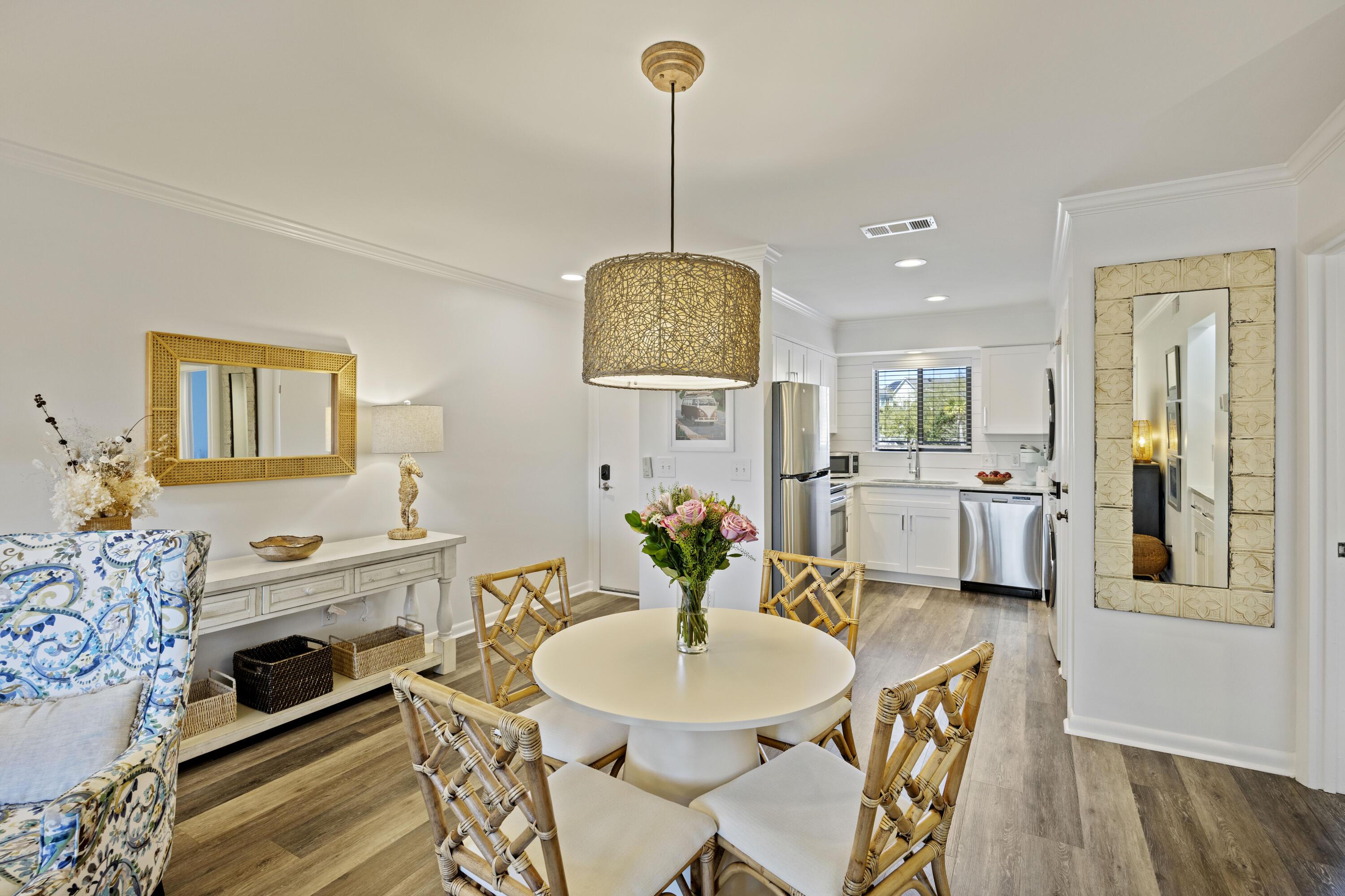 Image 3: Kitchen and dining area