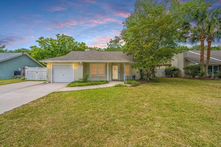 1029 Oakcrest Drive