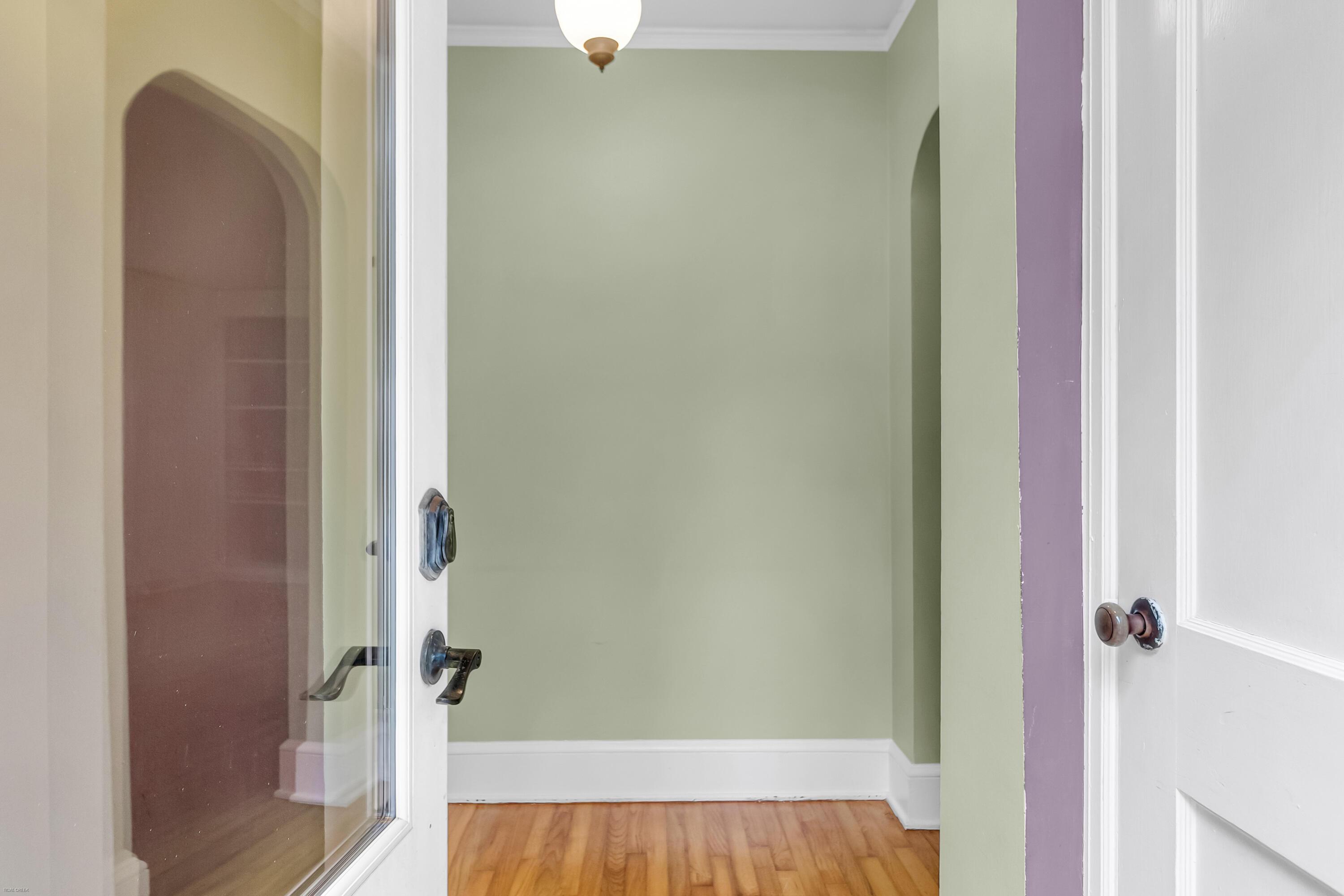 Image 3: Entryway