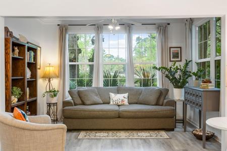 60 Fenwick Hall Allee Alley