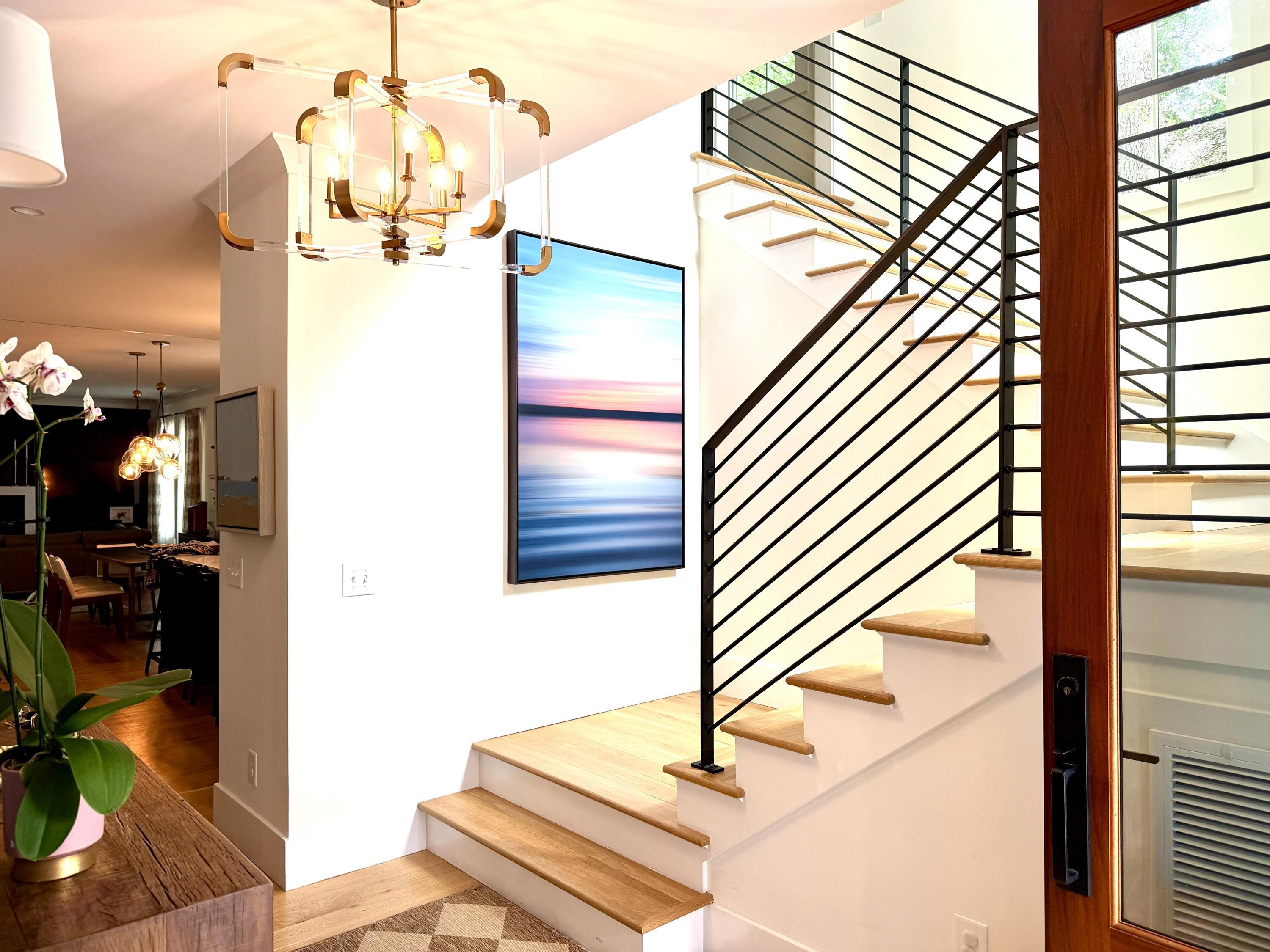 Image 2: fOYER