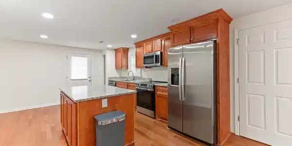 Image 4: Kitchen