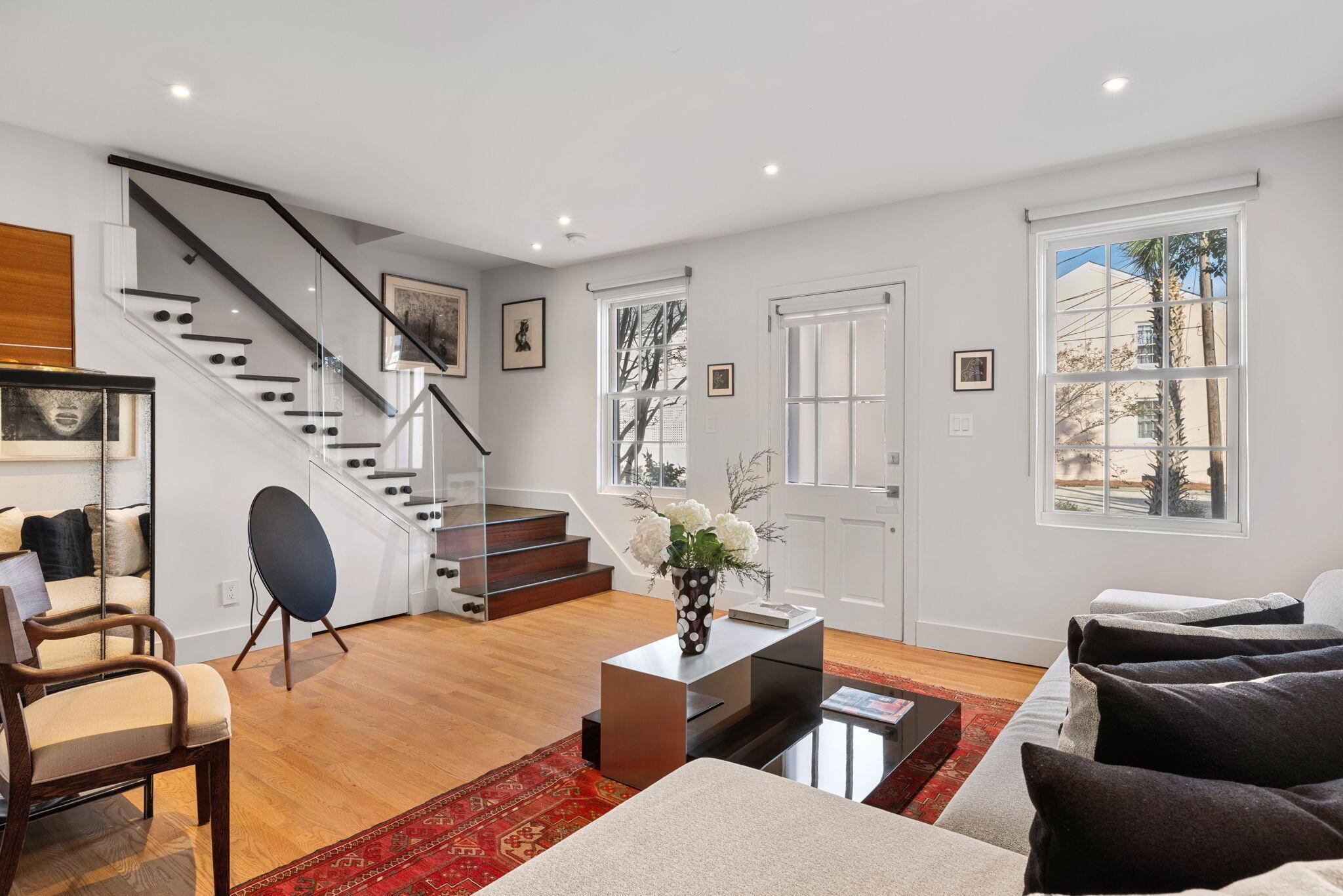 Image 3: 1 - Living Room