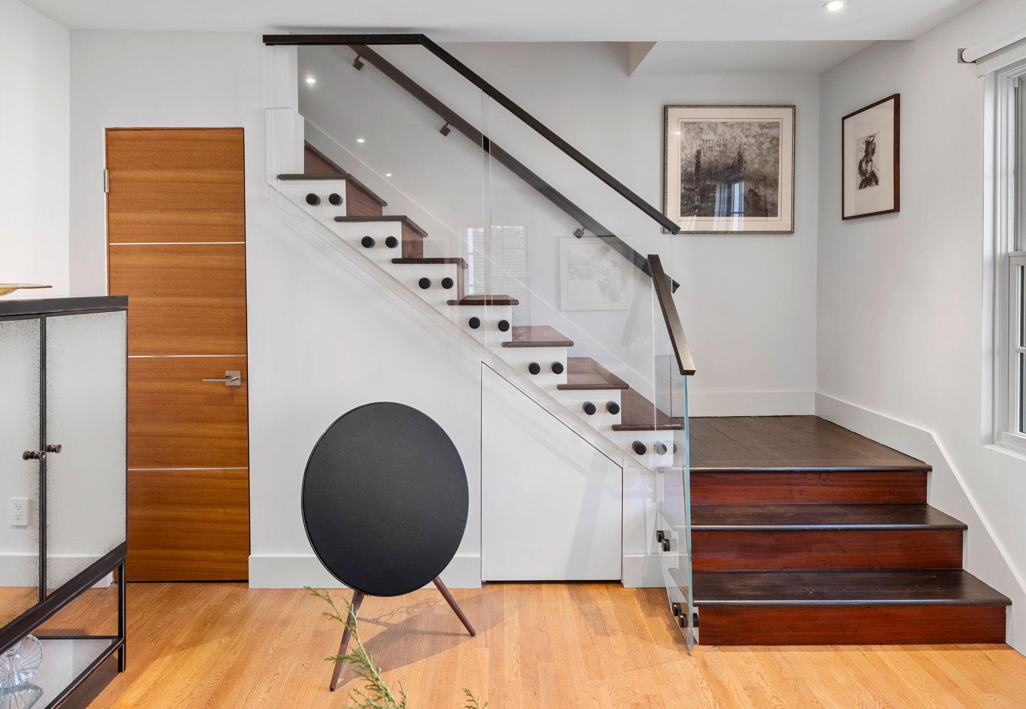 Image 4: 6 - Stairs