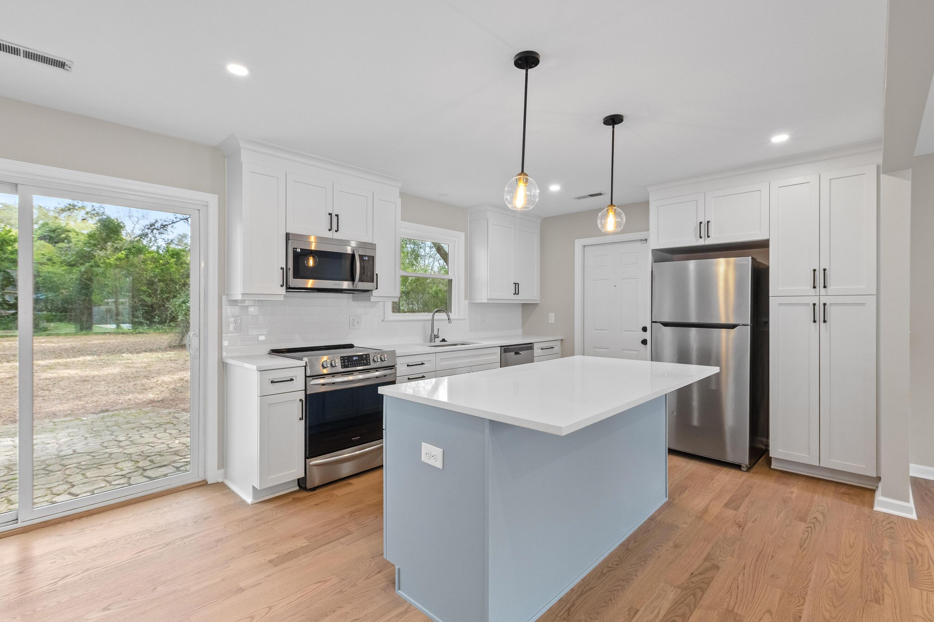 Image 2: 1072KentwoodCir-CasaVerdeMediaLLC9