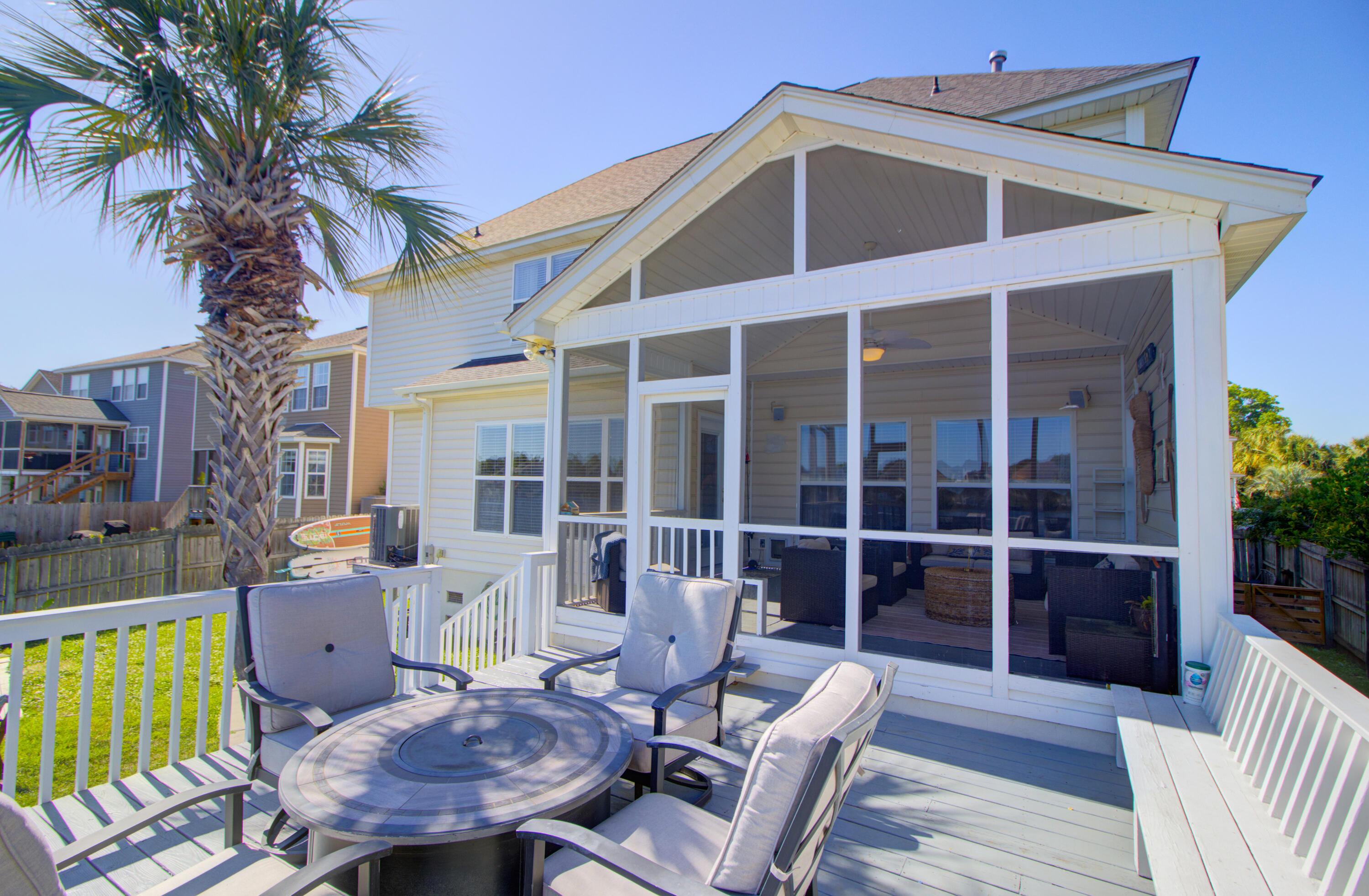 Image 3: Screened porch