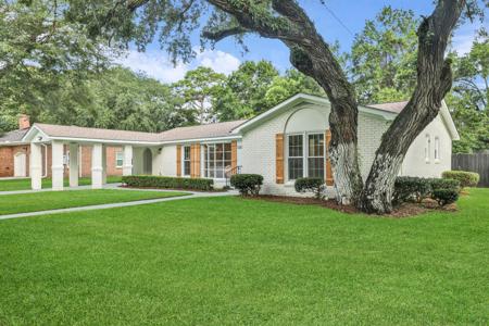 1387 W Lenevar Drive