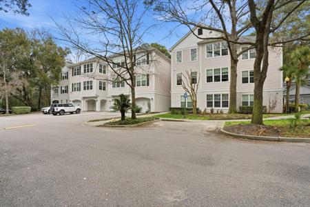 60 Fenwick Hall Allee