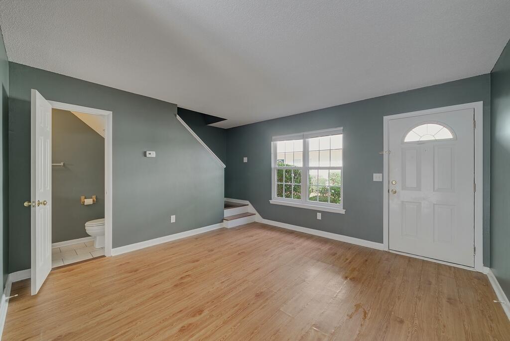 Image 3: 4