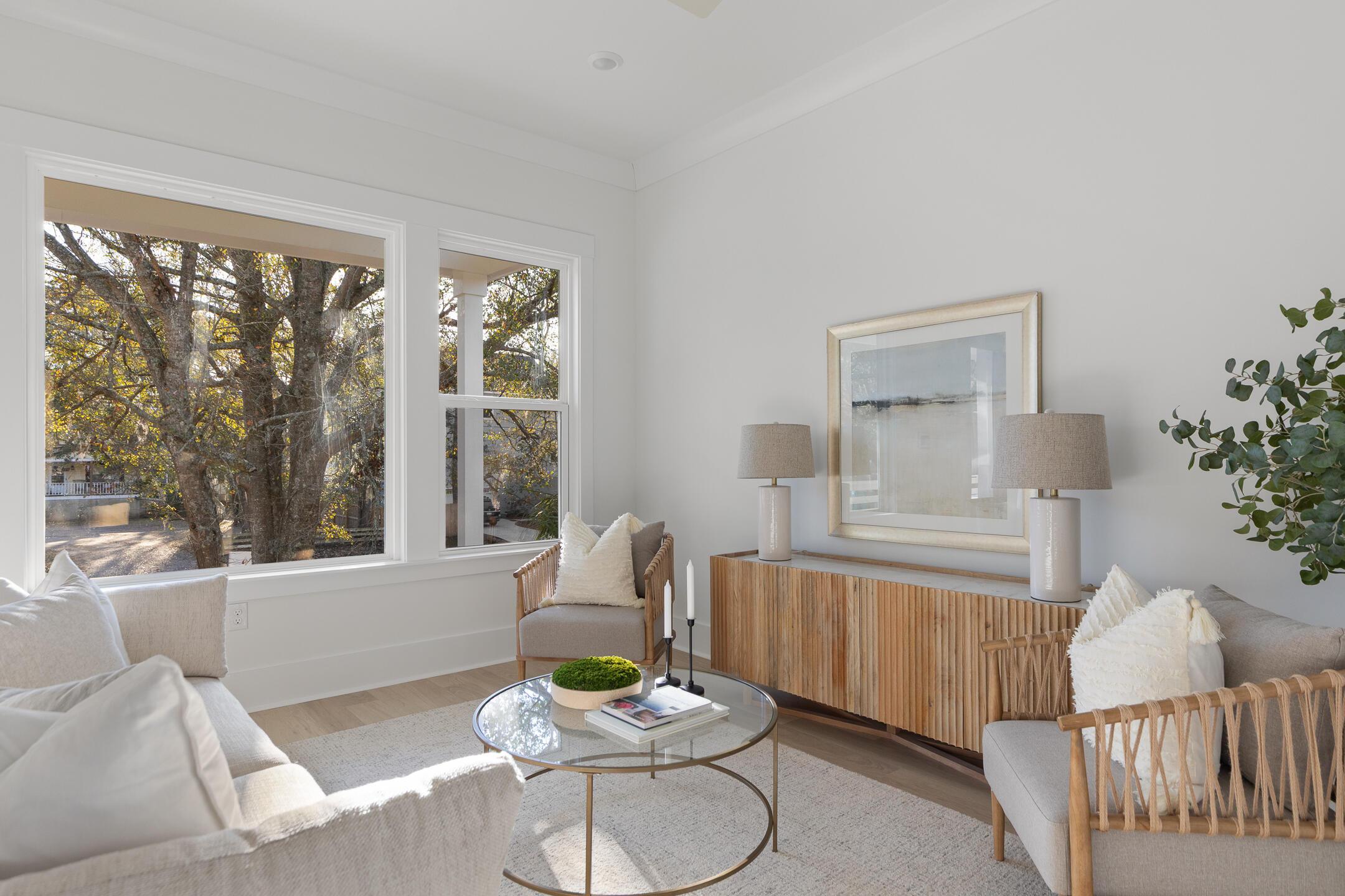 Image 3: Living Room