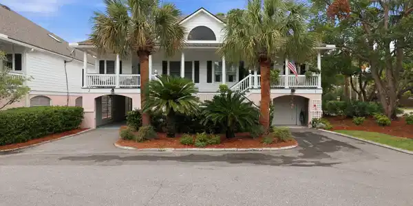 2 Links Clubhouse Court