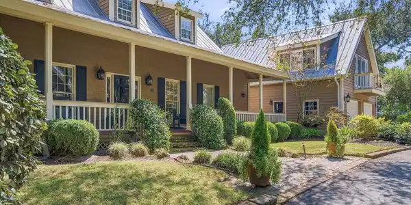 Image 3: Front of House