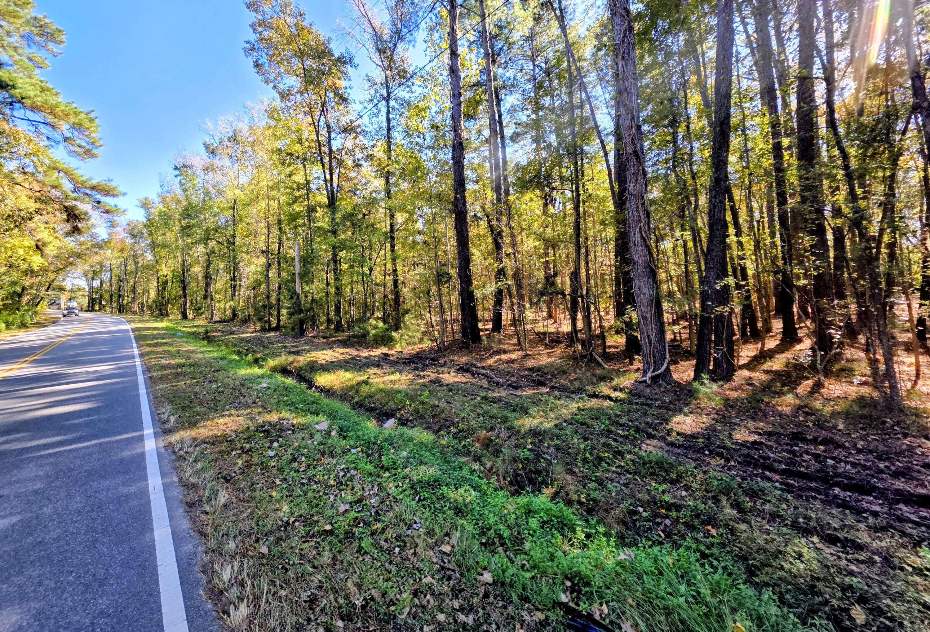Image 2: 822 ft. of road frontage
