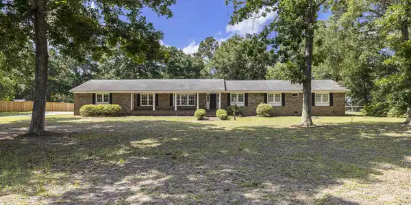 834 Robert E. Lee Boulevard