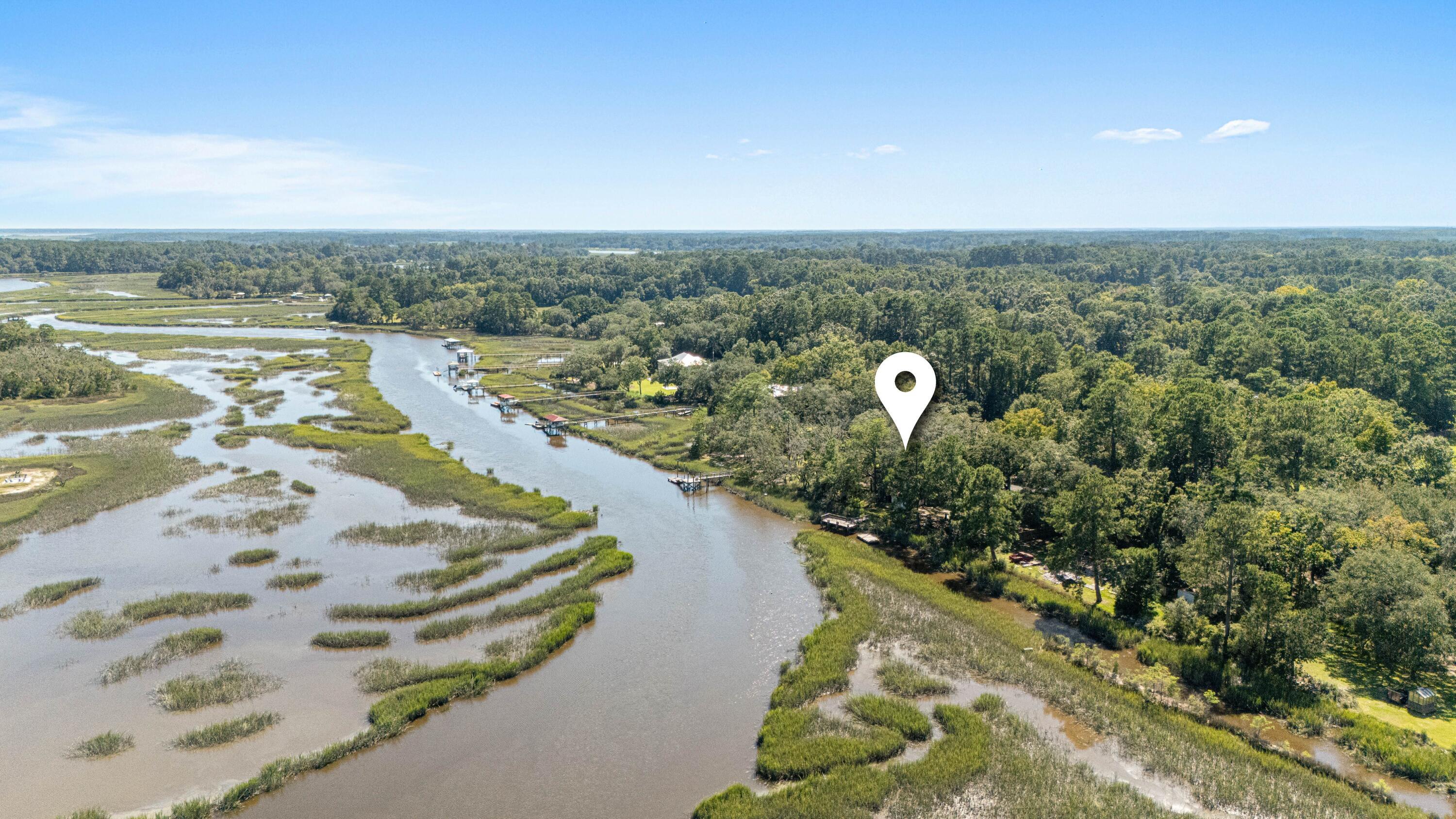 Image 1: 7299 Commodore Rd