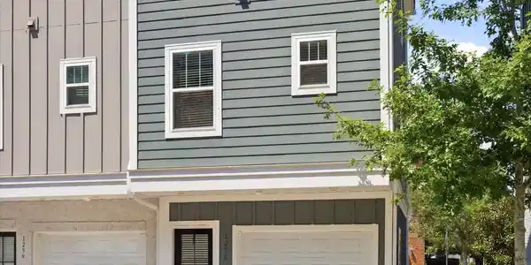 Image 2: With a Garage!