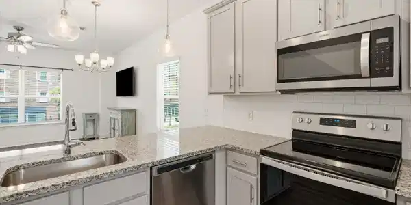 Image 3: Kitchen