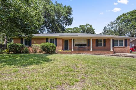 1352 Honeysuckle Lane