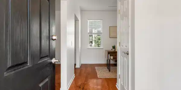Image 4: Entry