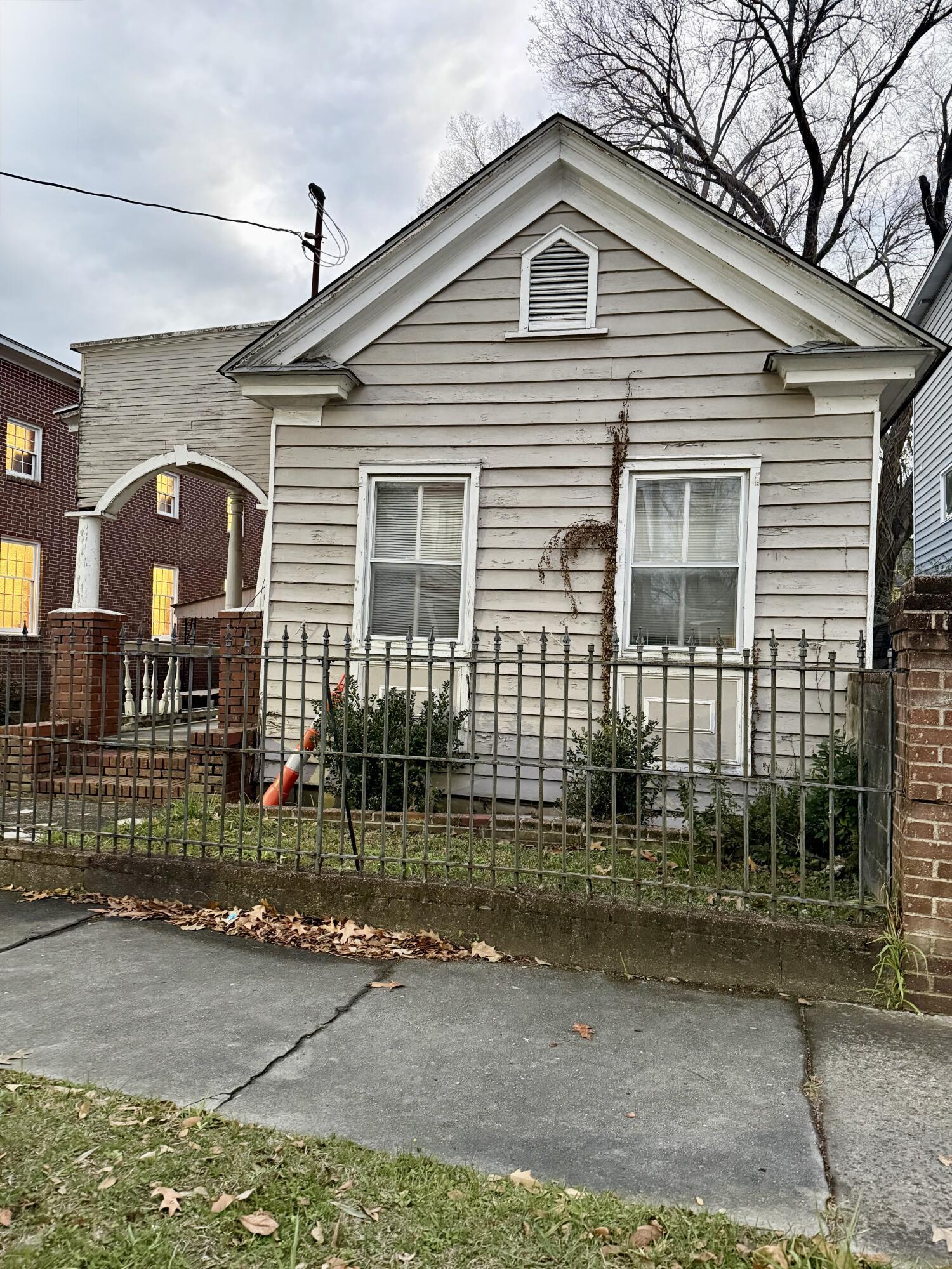 Image 1: 9 Killians St