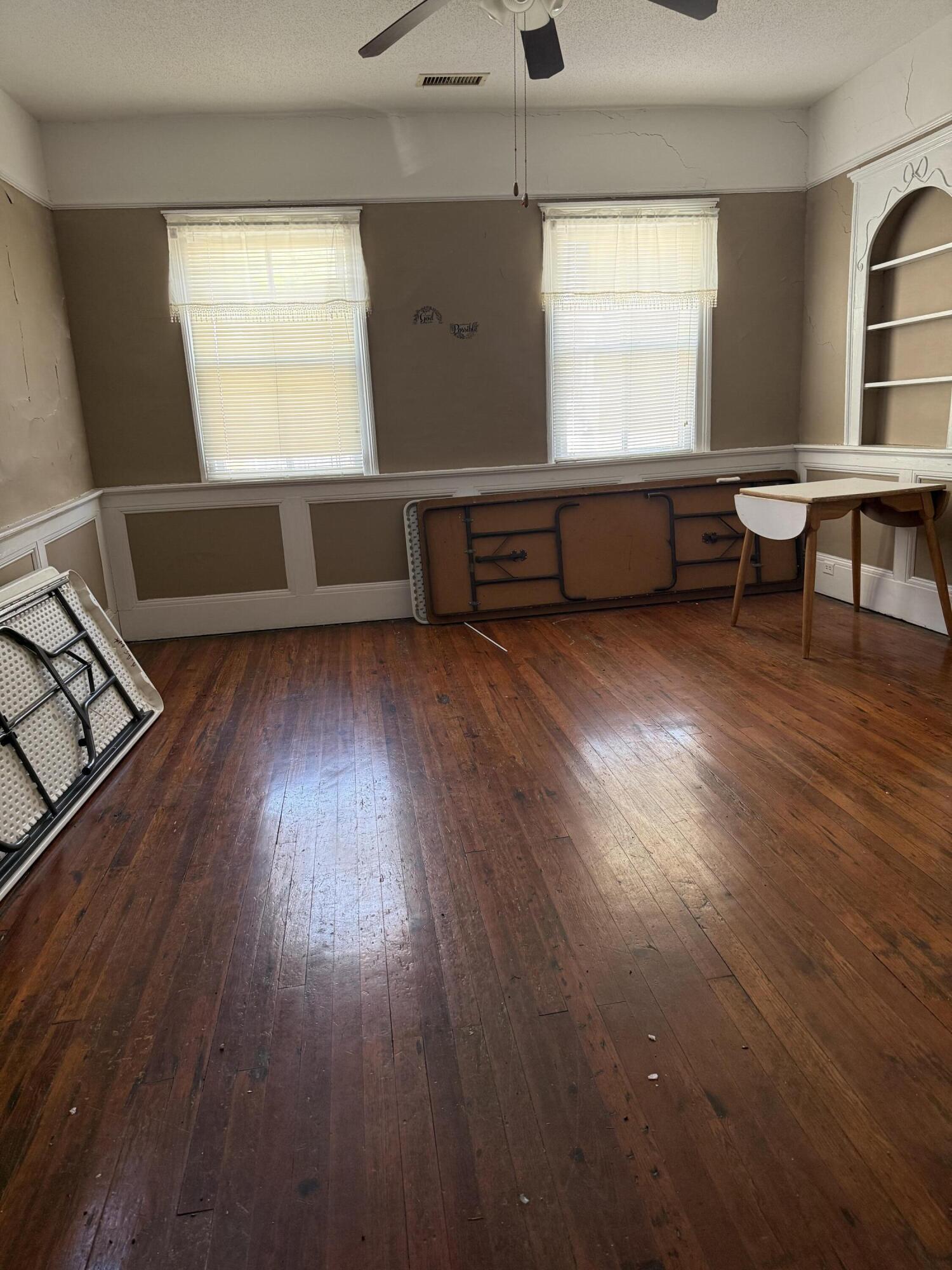 Image 3: Living Area