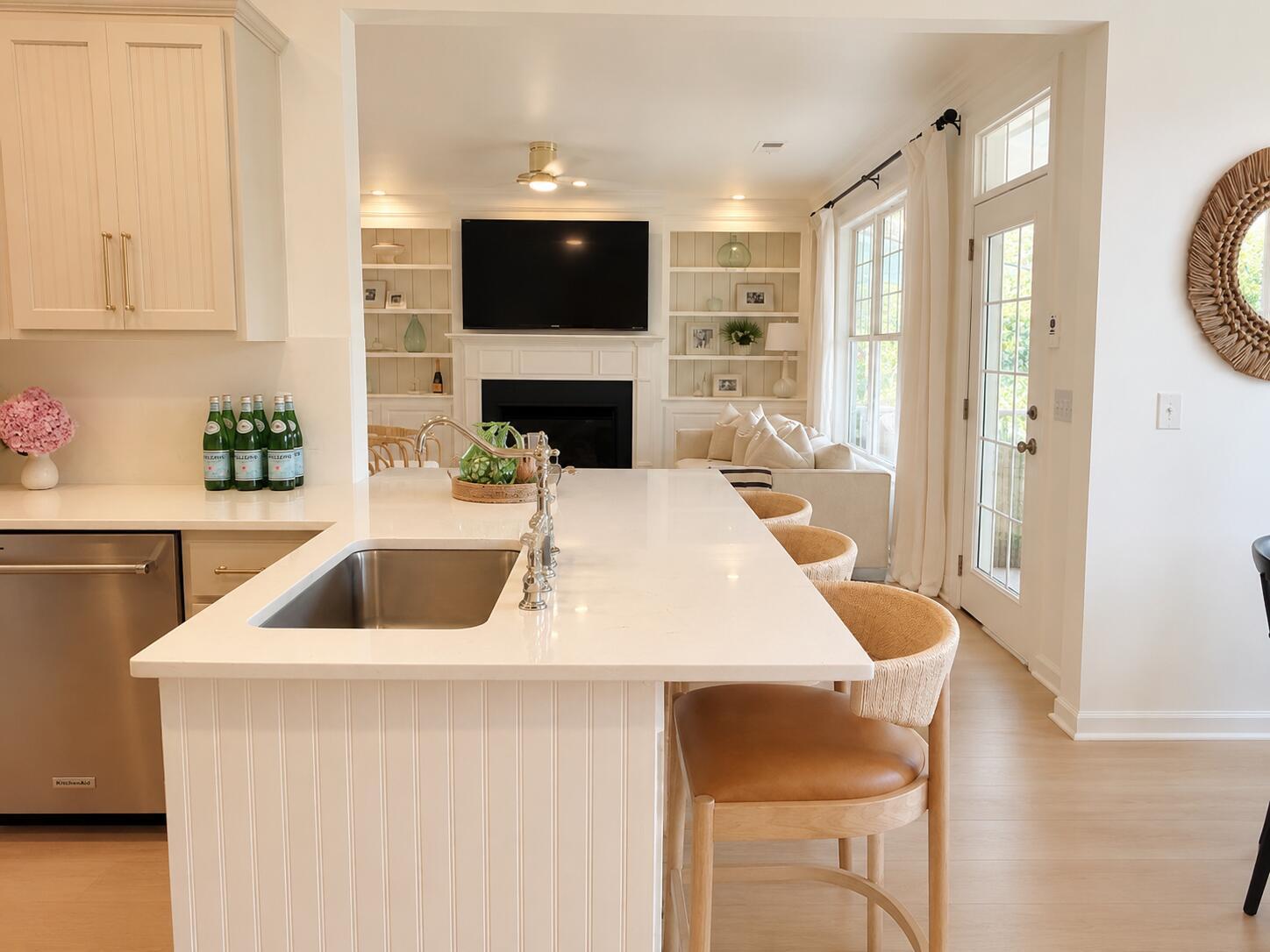 Image 4: kitchen