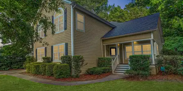 1004 Five Oaks Court