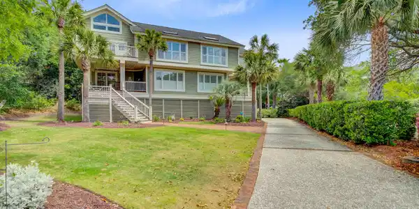 22 Beachwood East