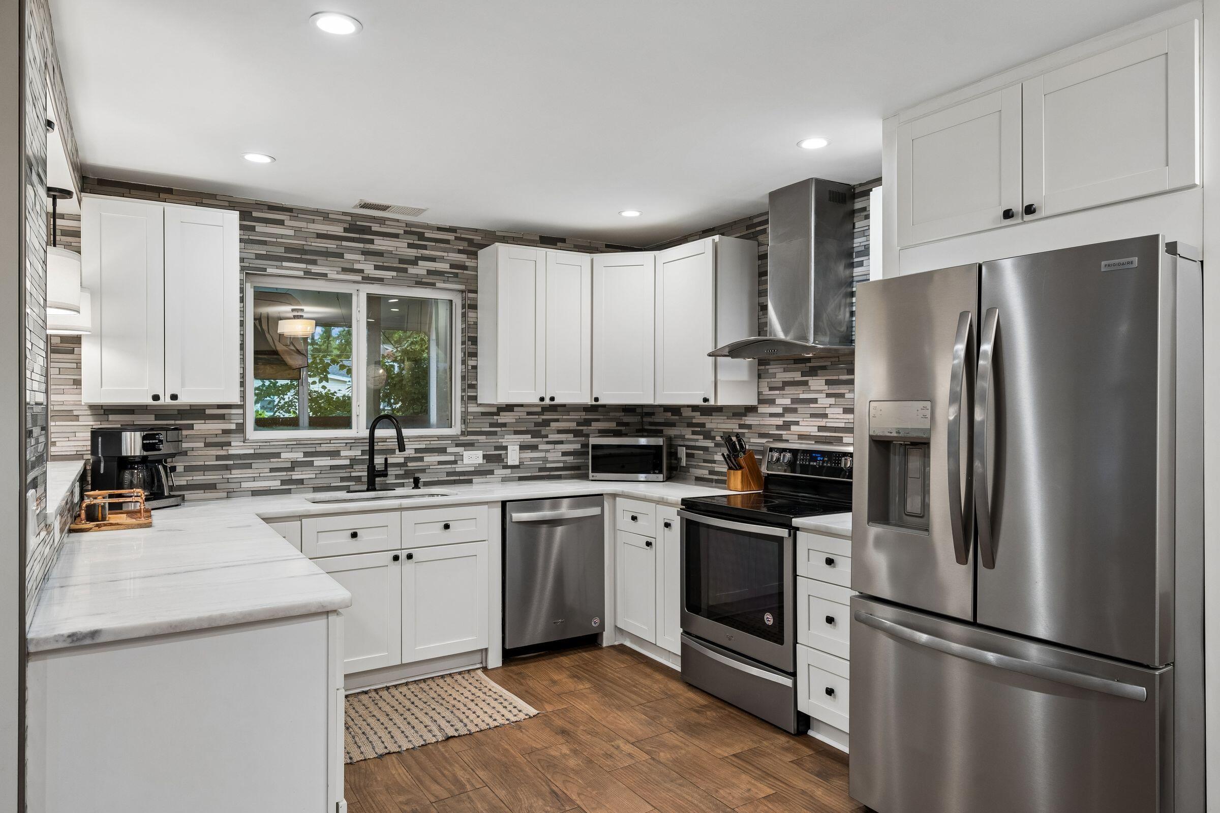 Image 3: Kitchen