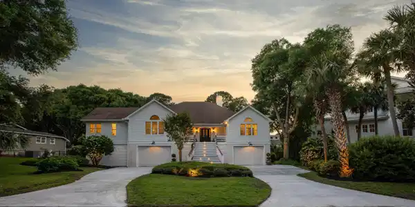 15 44th Avenue