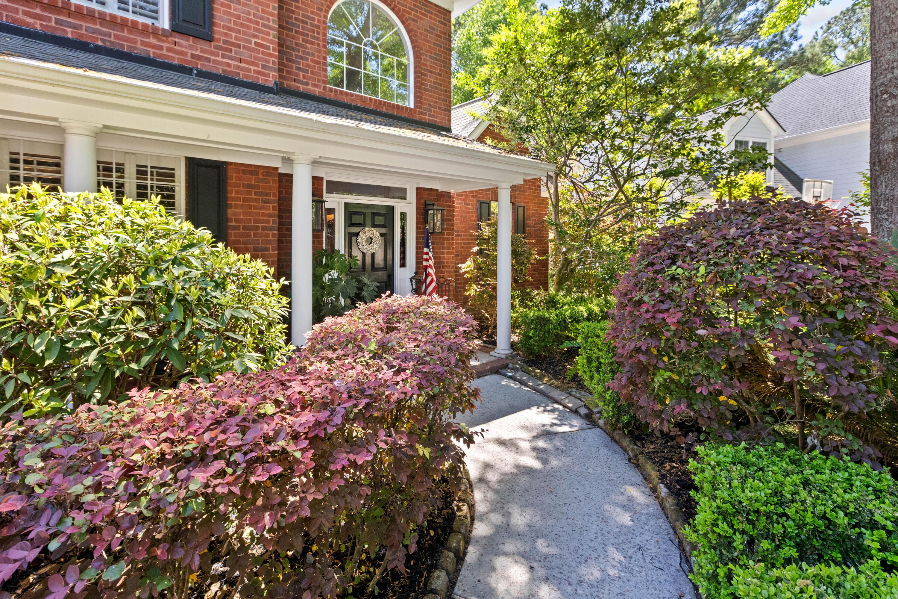 Image 2: Inviting entry