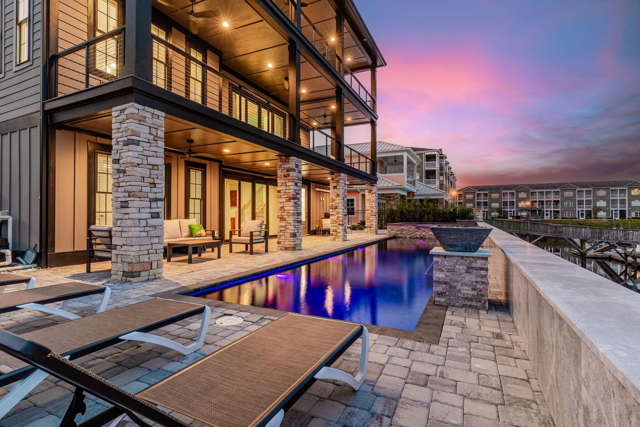 Image 3: 3-web-or-mls-4-web-or-mls-Twilight-4