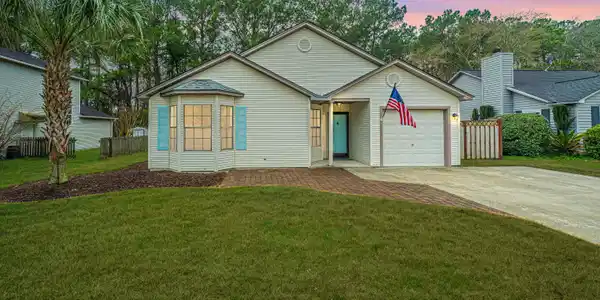 2002 Armory Drive, Mount Pleasant SC 29466