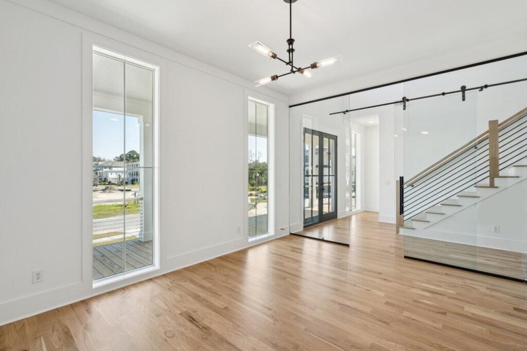 Image 4: 1487TomatoFarmCir-KeenEyeMarketing-010 E