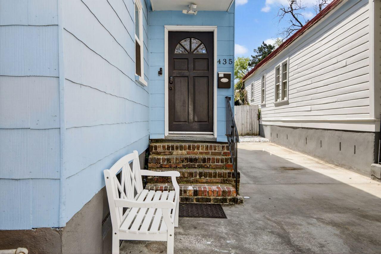 Image 4: Front Entry