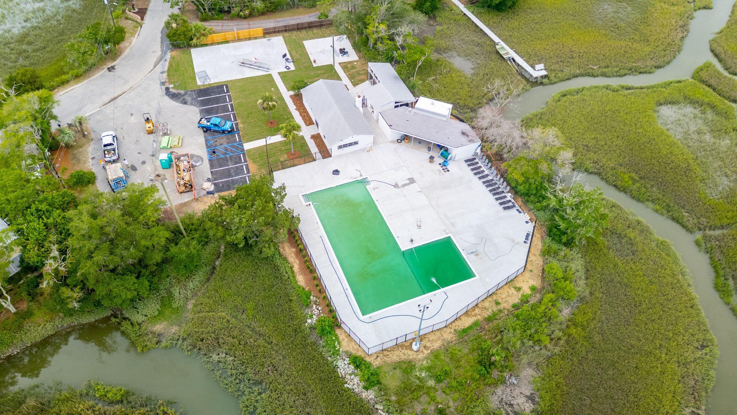 Image 2: Renovated Neighborhood pool